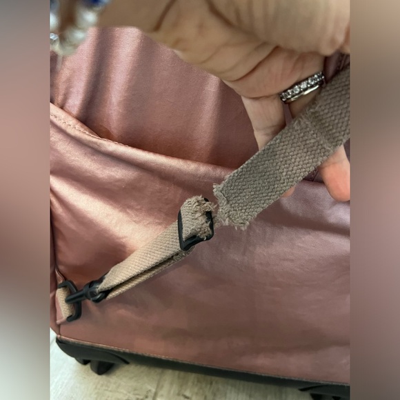 Kipling rose gold rolling back up with lunchbox & gift - Picture 4 of 17